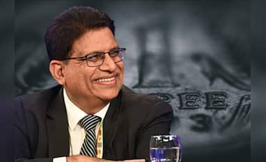 Government Targets IIFCL and Two Coal India Unit Listings in FY27