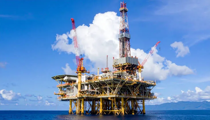 Oil Prices Rise as Gulf Storm and Middle East Risks Tighten Supply Outlook